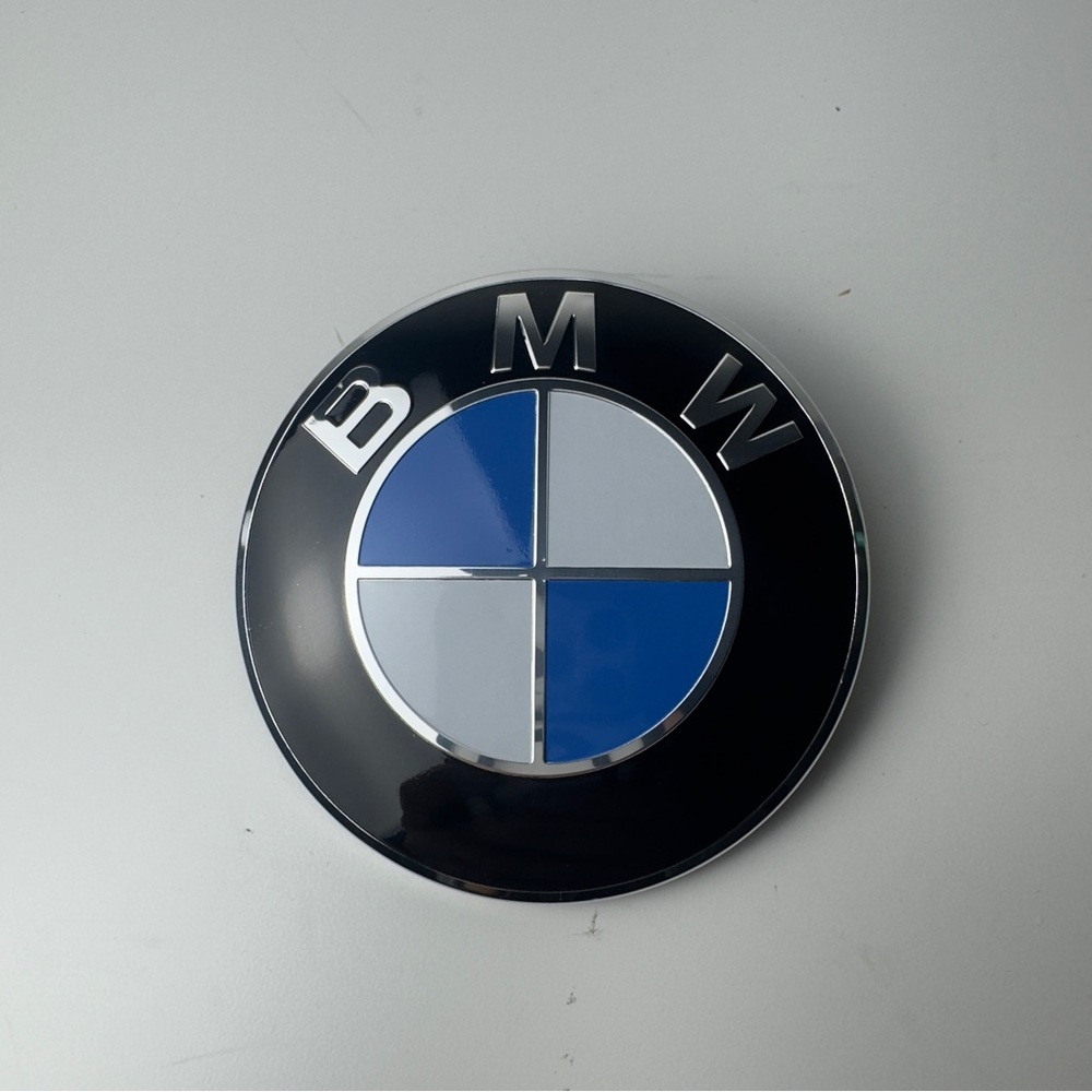 BMW FRONT HOOD EMBLEM BADGE  1 3 5 6 7 8 SERIES 813237504 OE 103334-10 3.25